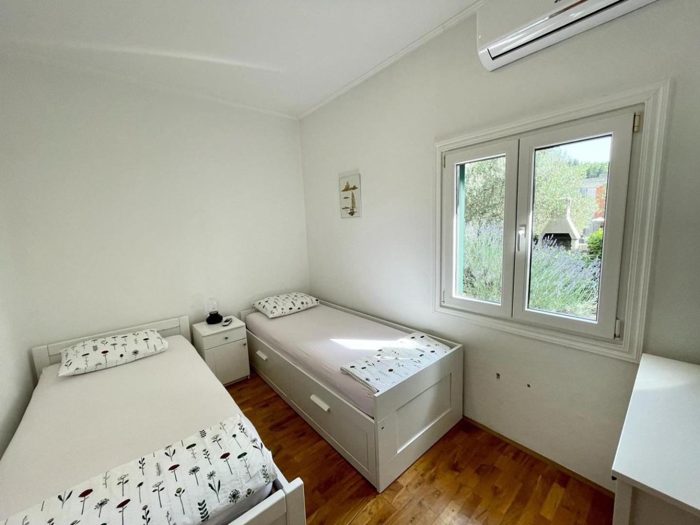 Vacation House Lavanda New! Heated Pool Zadvarje Экстерьер фото